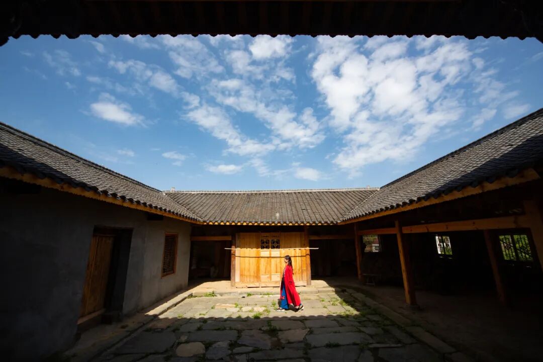 如沐春风  皇冠线上体育登录入口年4月拍摄于谭坝镇前河村--邵向东.jpg