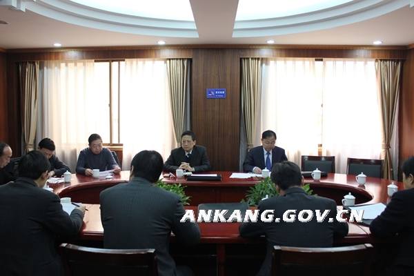 市三届人大六次会议召开议案审查委员会会议